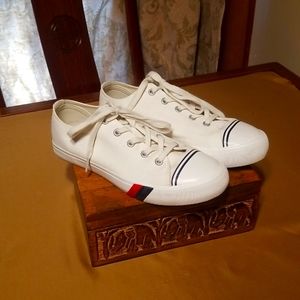 These old school Pro Keds, size 7, are one size too big for me.